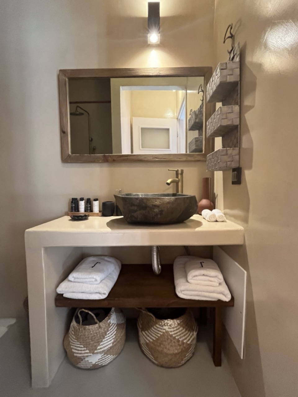 How to Create a Spa-Like Organic Modern Bathroom You’ll Love