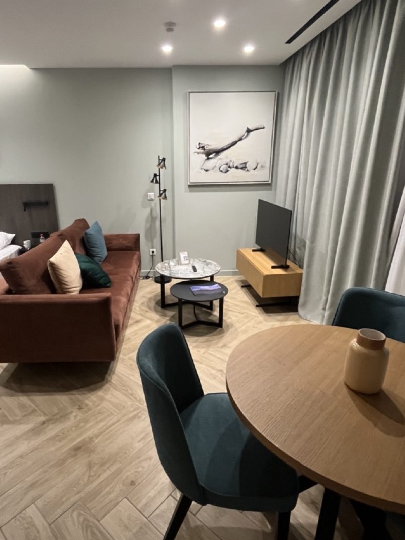 How to Decorate the Perfect Airbnb For Business Travelers